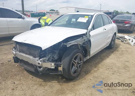 2019 Mercedes-Benz C 300 z USA, uszkodzony, nr VIN 55SWF8DB4KU282844